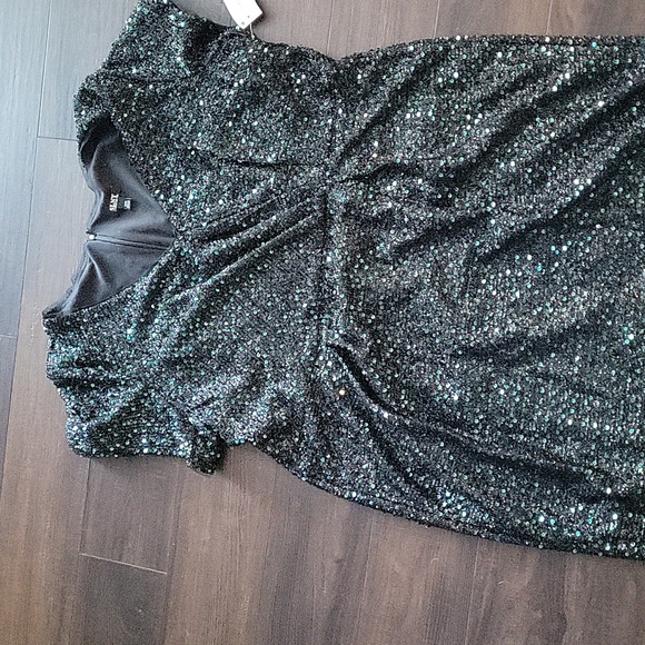 SLNYWomen's Plus Size Short Cap Sleeve Sequin Dress - Picture 4 of 6